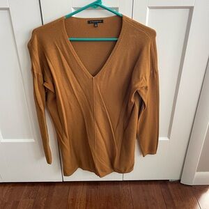 Staccato V-Neck Sweater in Warm Brown